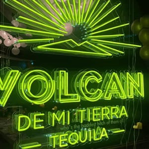 Letrero de neón Volcán de mi Tierra